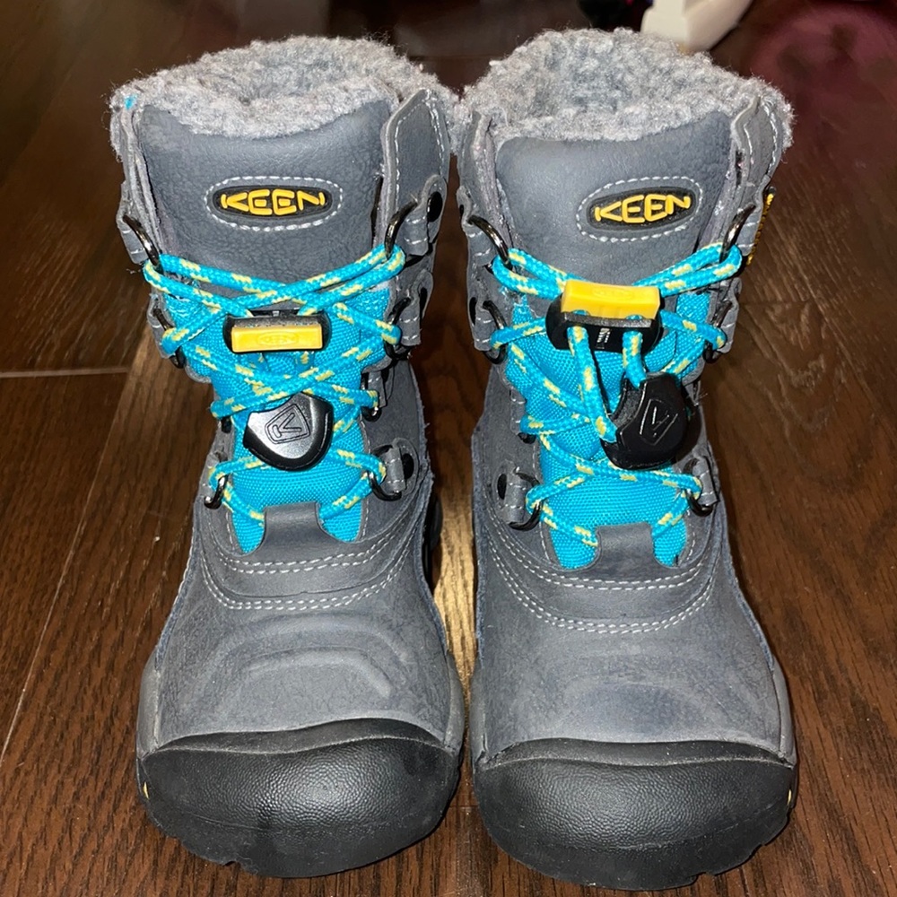EUC Keen Toddler size 8 Snowboots